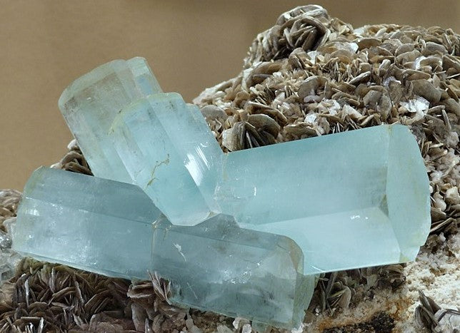 Benefits of Aquamarine Jewelry for Summer Wear