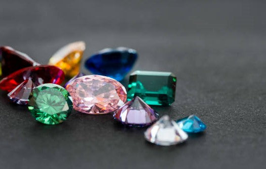 The Benefits of Wearing Gemstone Jewelry in the Summer!